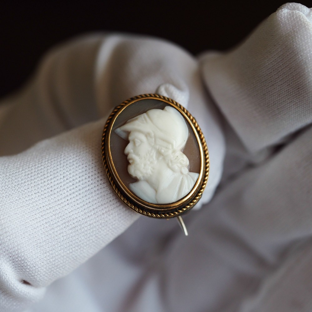 Antique Victorian 15ct Gold Carved Shell Cameo Brooch with 