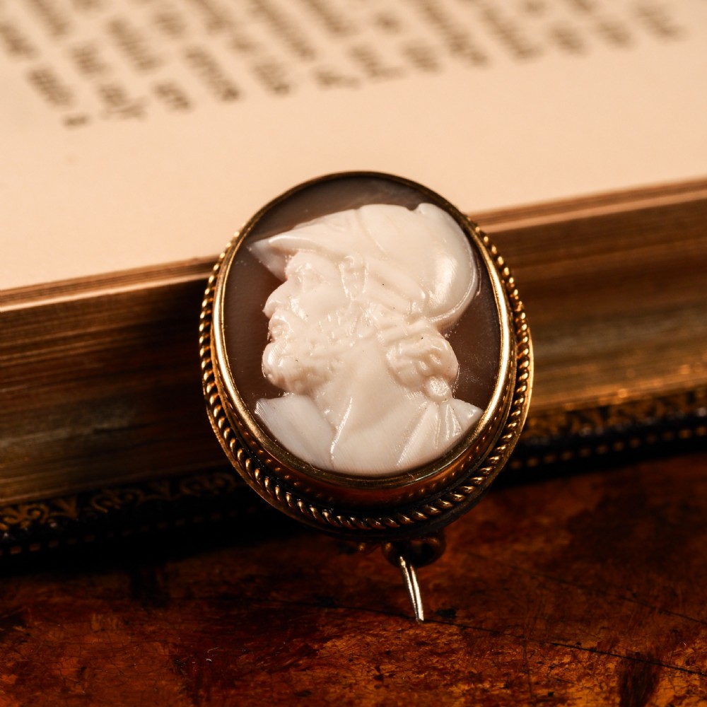 Antique Victorian 15ct Gold Carved Shell Cameo Brooch with 