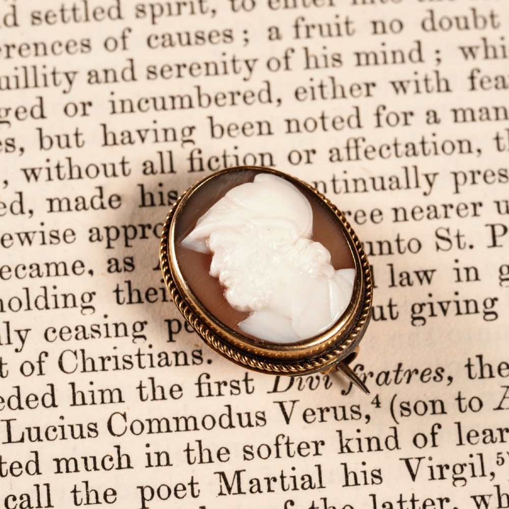 Antique Victorian 15ct Gold Carved Shell Cameo Brooch with 