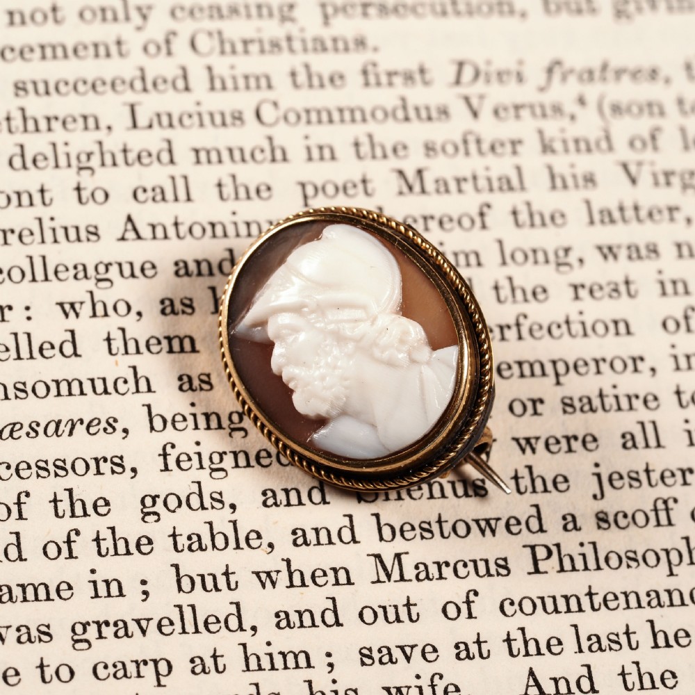 Antique Victorian 15ct Gold Carved Shell Cameo Brooch with 