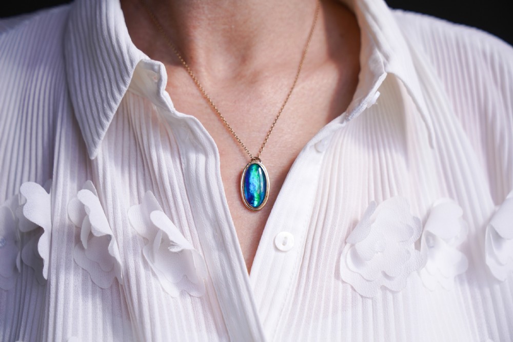 9ct Gold Blue/Green Ammolite Pendant & Chain Necklace View XX