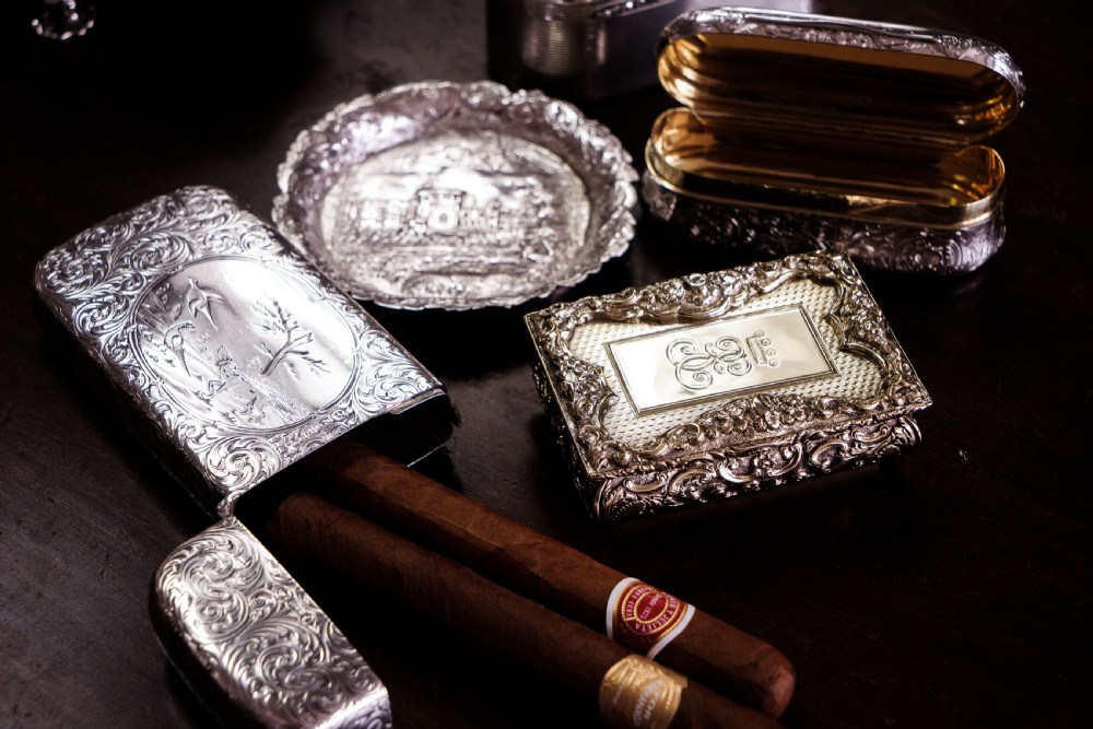 Antique Silver Gilt Table Snuff Box - Yapp & Woodward 1847 View III