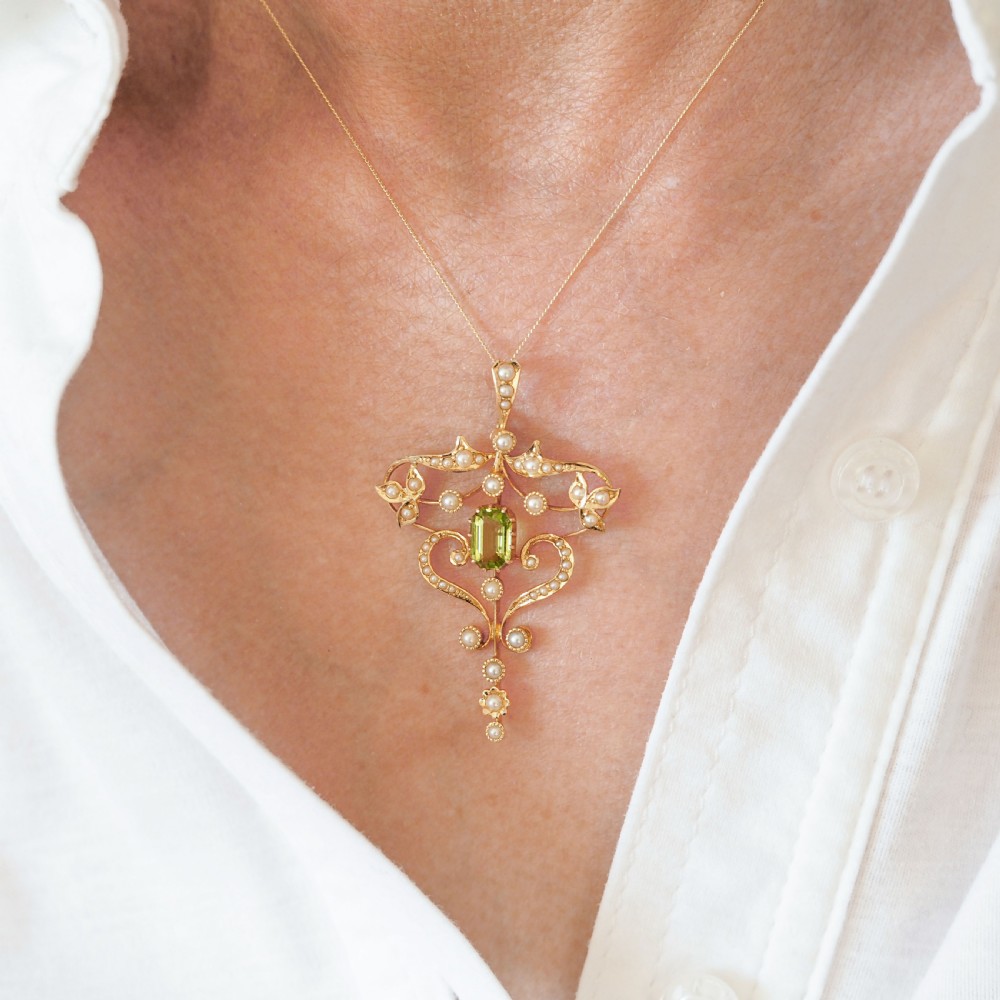 Antique Edwardian 15ct Gold Peridot & Pearl Necklace/Pendant - c.1910 View III