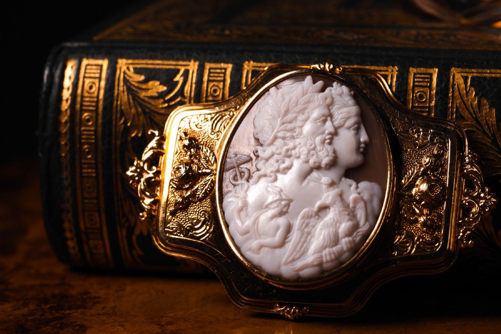 Large Antique 18ct Gold Cameo Brooch, Greek Mythological Figures - c.1860 View XXI