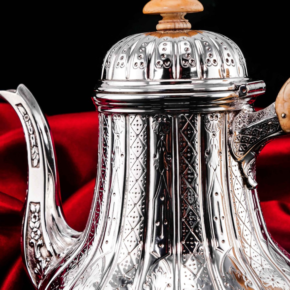 Antique Solid Silver Coffee Pot with Abercorn Pattern - Robert Garrard 1866 View XI