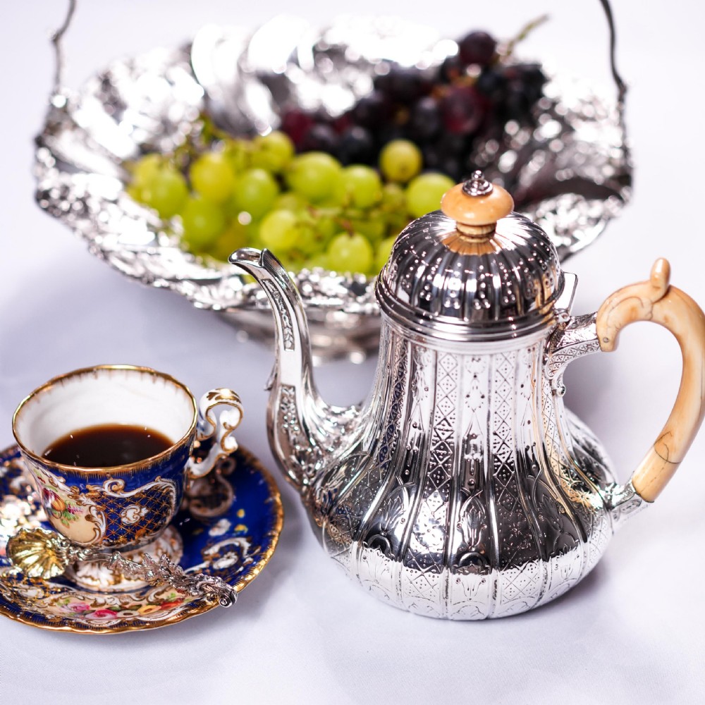 Antique Solid Silver Coffee Pot with Abercorn Pattern - Robert Garrard 1866 View XVI
