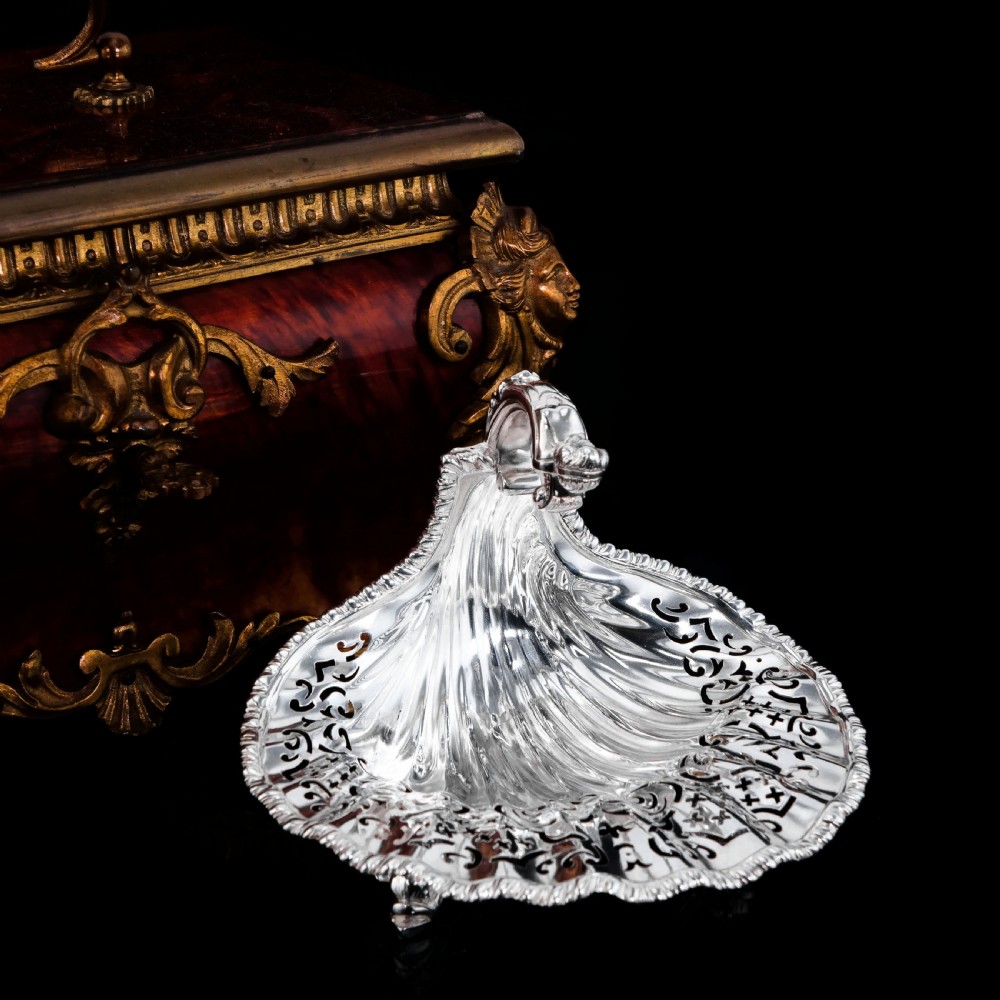 Antique Solid Silver Rococo Shell Dish in the Manner of Paul de Lamerie - 1908 View XIII