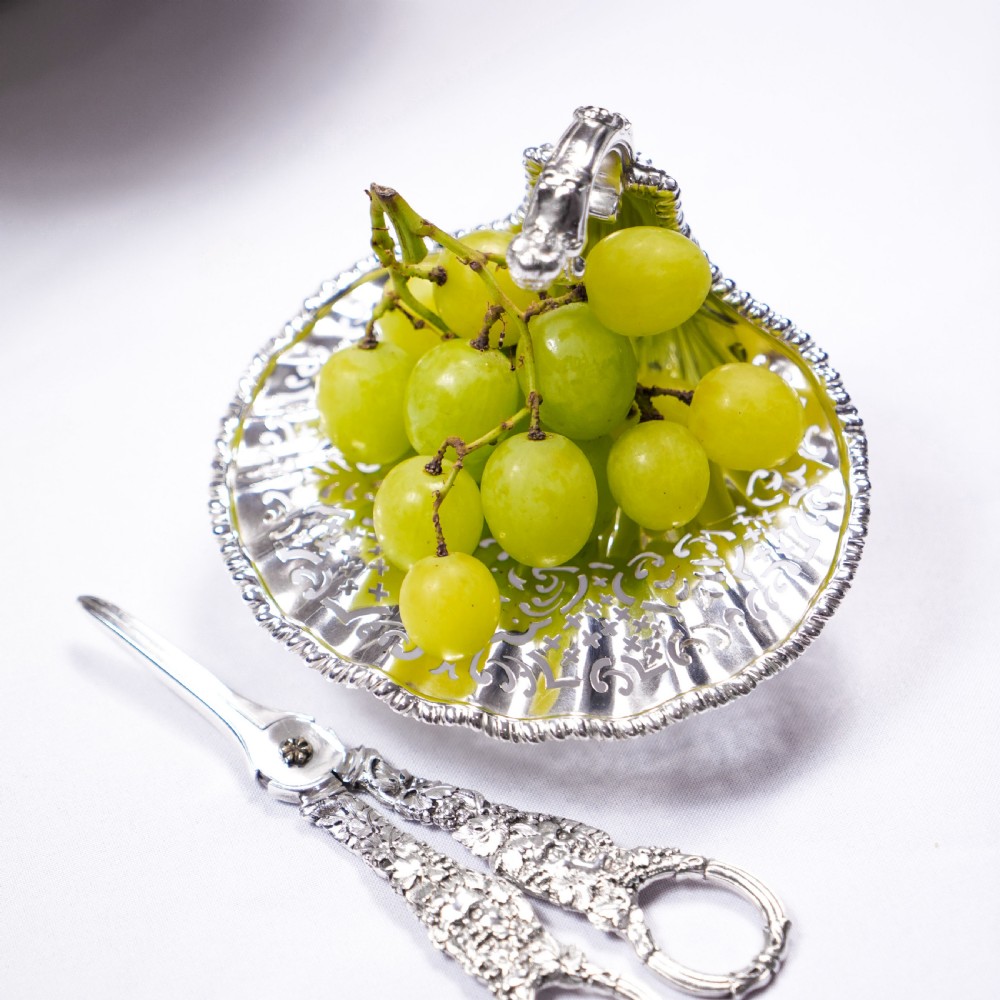 Antique Solid Silver Rococo Shell Dish in the Manner of Paul de Lamerie - 1908 View XVIII