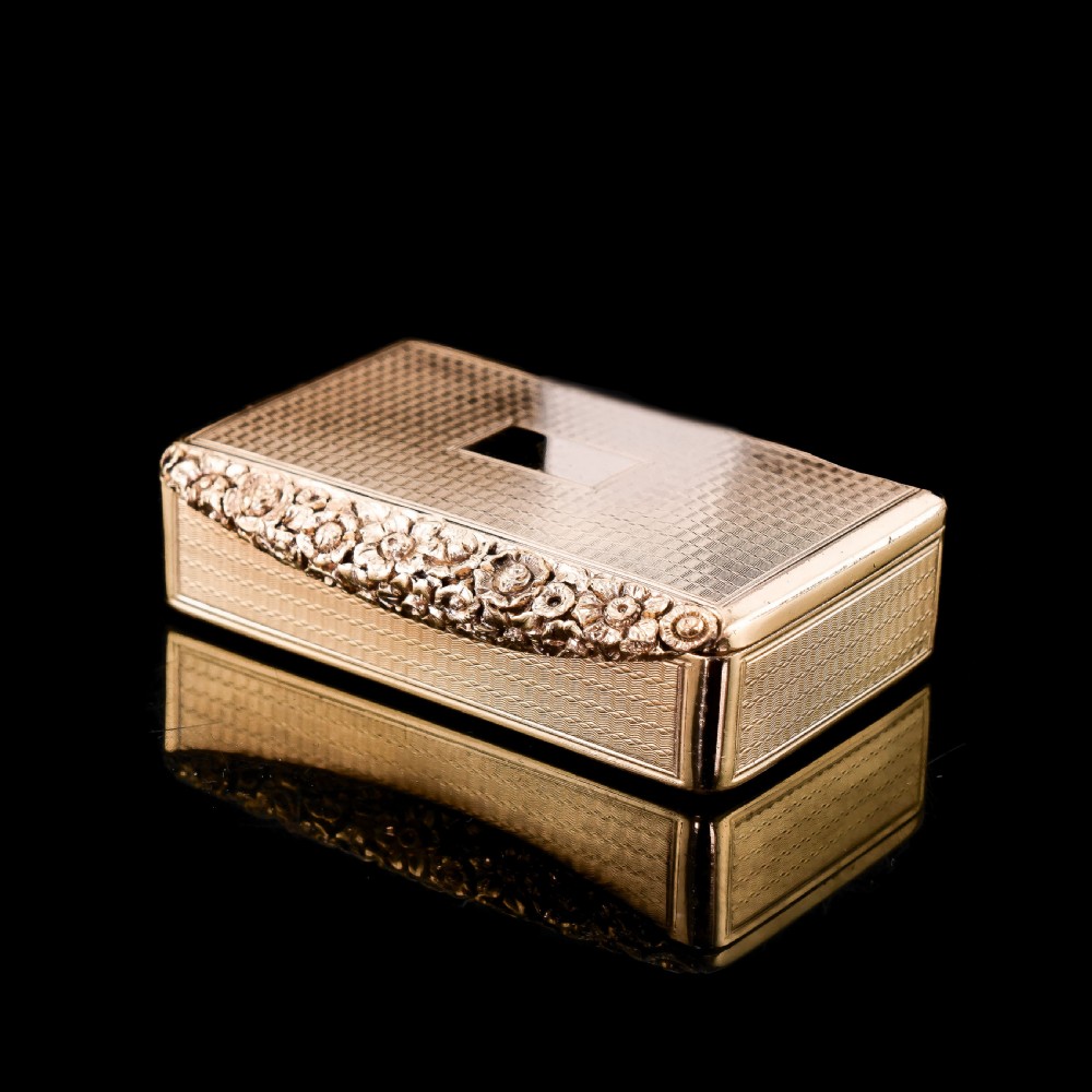 Antique Georgian Solid Silver Gilt Snuff Box with Floral Thumbpiece - Thomas Pemberton & Robert Mitchell 1818 View XII
