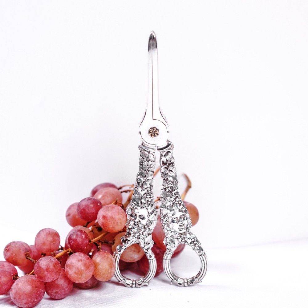 Magnificent Antique Georgian Solid Silver Grape Scissors/Shears with Figural Bacchanalia Masks - London c.1830 View XXXI