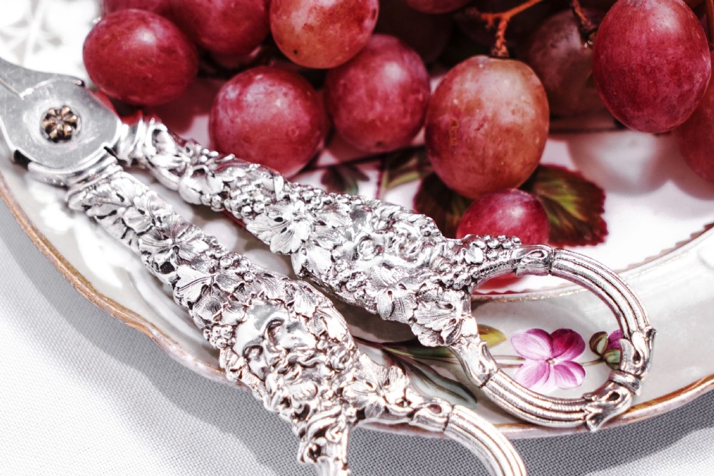Magnificent Antique Georgian Solid Silver Grape Scissors/Shears with Figural Bacchanalia Masks - London c.1830 View X