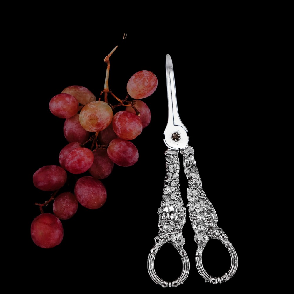 Magnificent Antique Georgian Solid Silver Grape Scissors/Shears with Figural Bacchanalia Masks - London c.1830 View XII