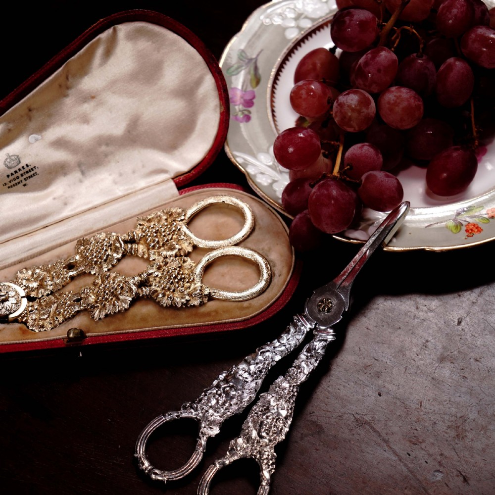 Magnificent Antique Georgian Solid Silver Grape Scissors/Shears with Figural Bacchanalia Masks - London c.1830 View XV