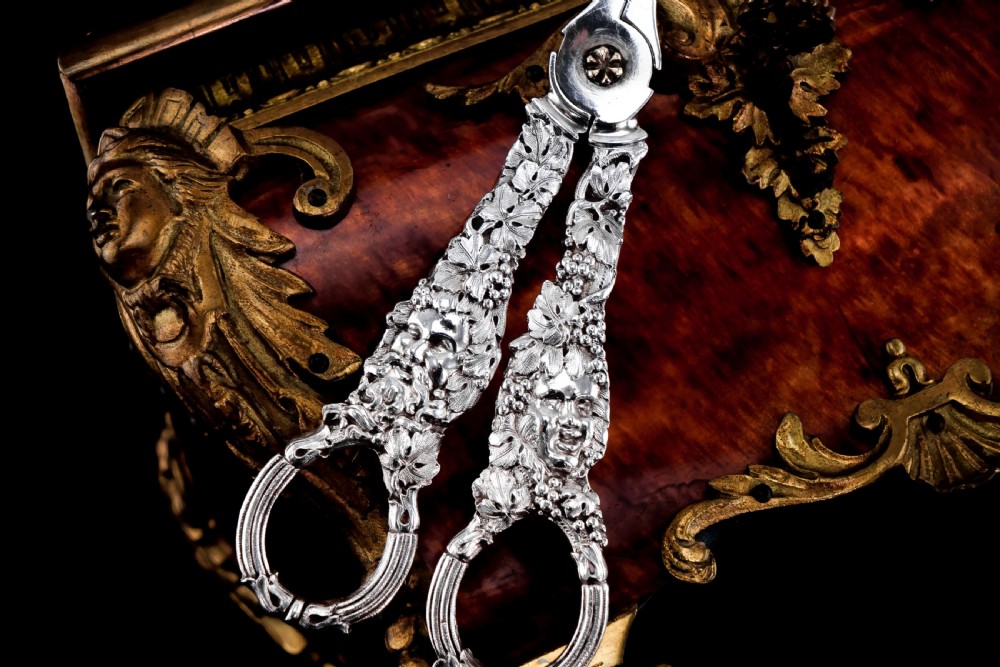 Magnificent Antique Georgian Solid Silver Grape Scissors/Shears with Figural Bacchanalia Masks - London c.1830 View XXI
