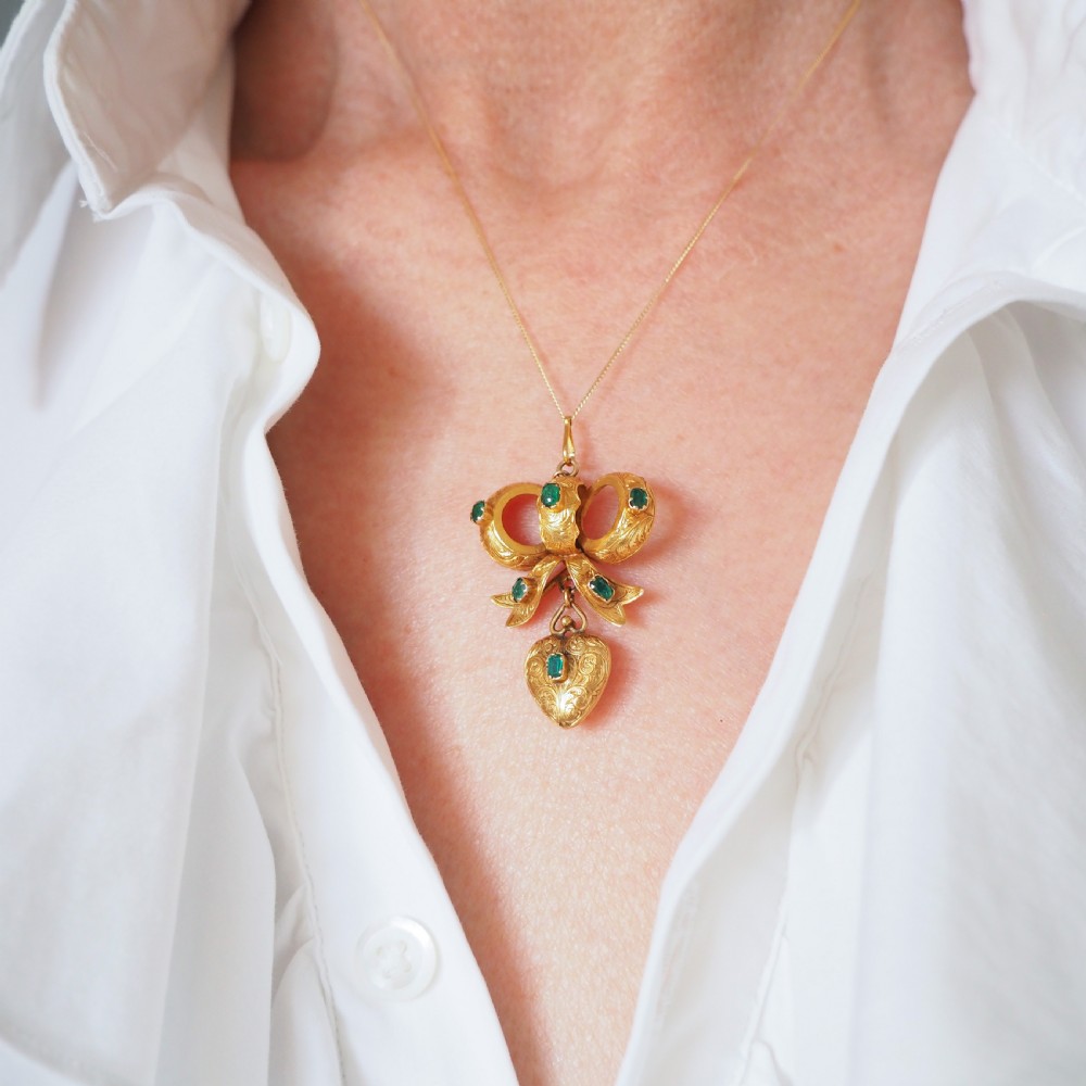 Antique Victorian Emerald 18ct Gold Bow Heart Pendant Necklace - c.1880 View XXII