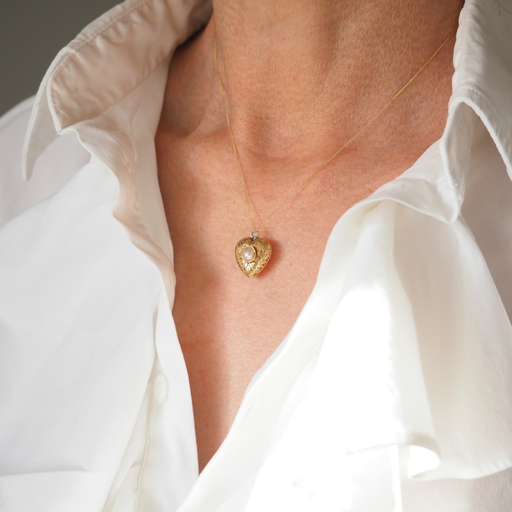 Antique Victorian 18ct Gold Heart Shaped Charm Pendant with Pearl - c.1890 View VII