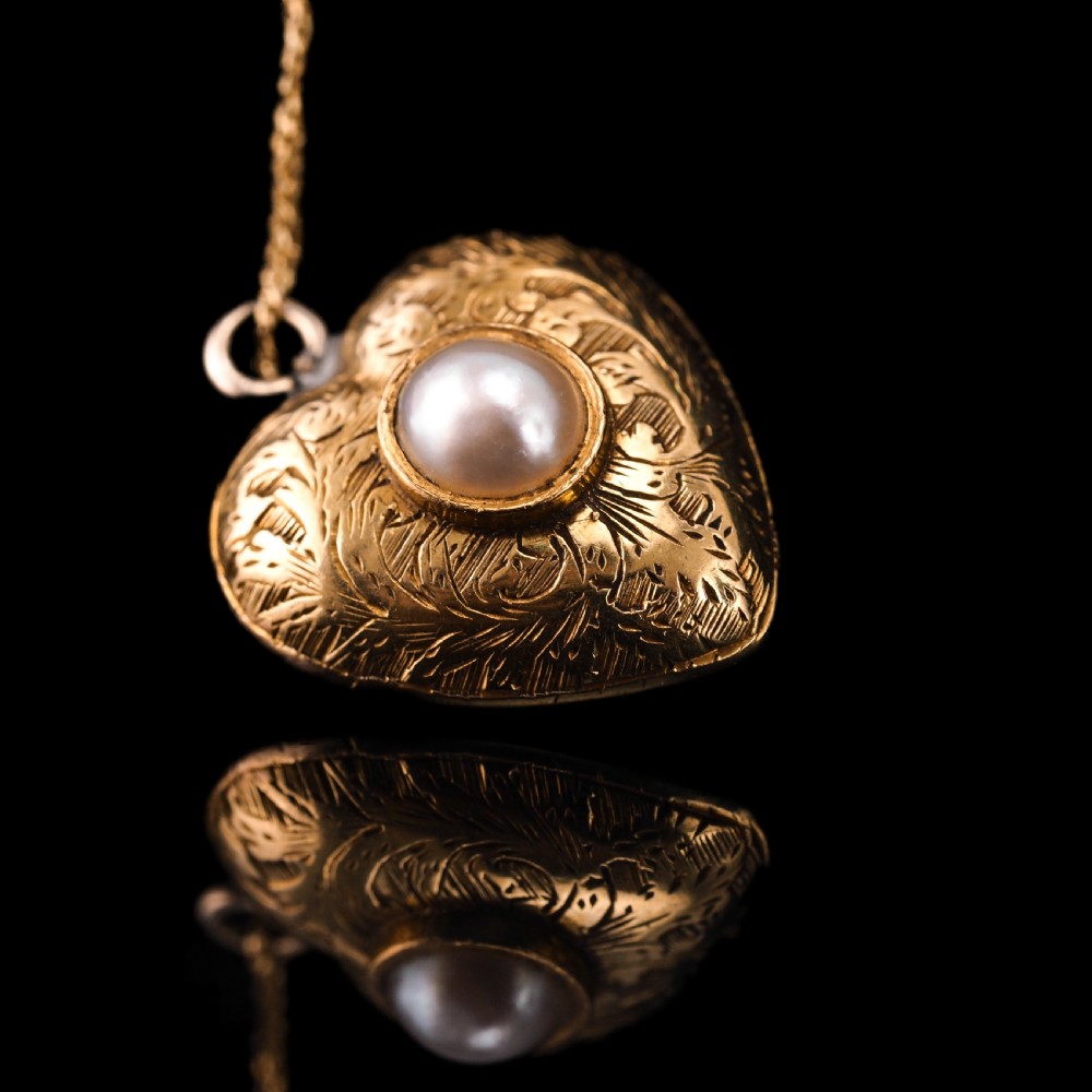 Antique Victorian 18ct Gold Heart Shaped Charm Pendant with Pearl - c.1890 View XVII