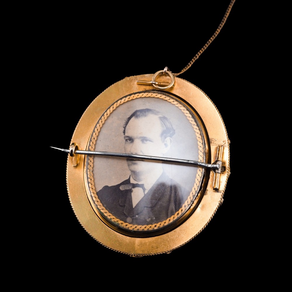 Antique Victorian Large 18K Gold Cameo Brooch Pendant Locket - c.1860 View XXIII