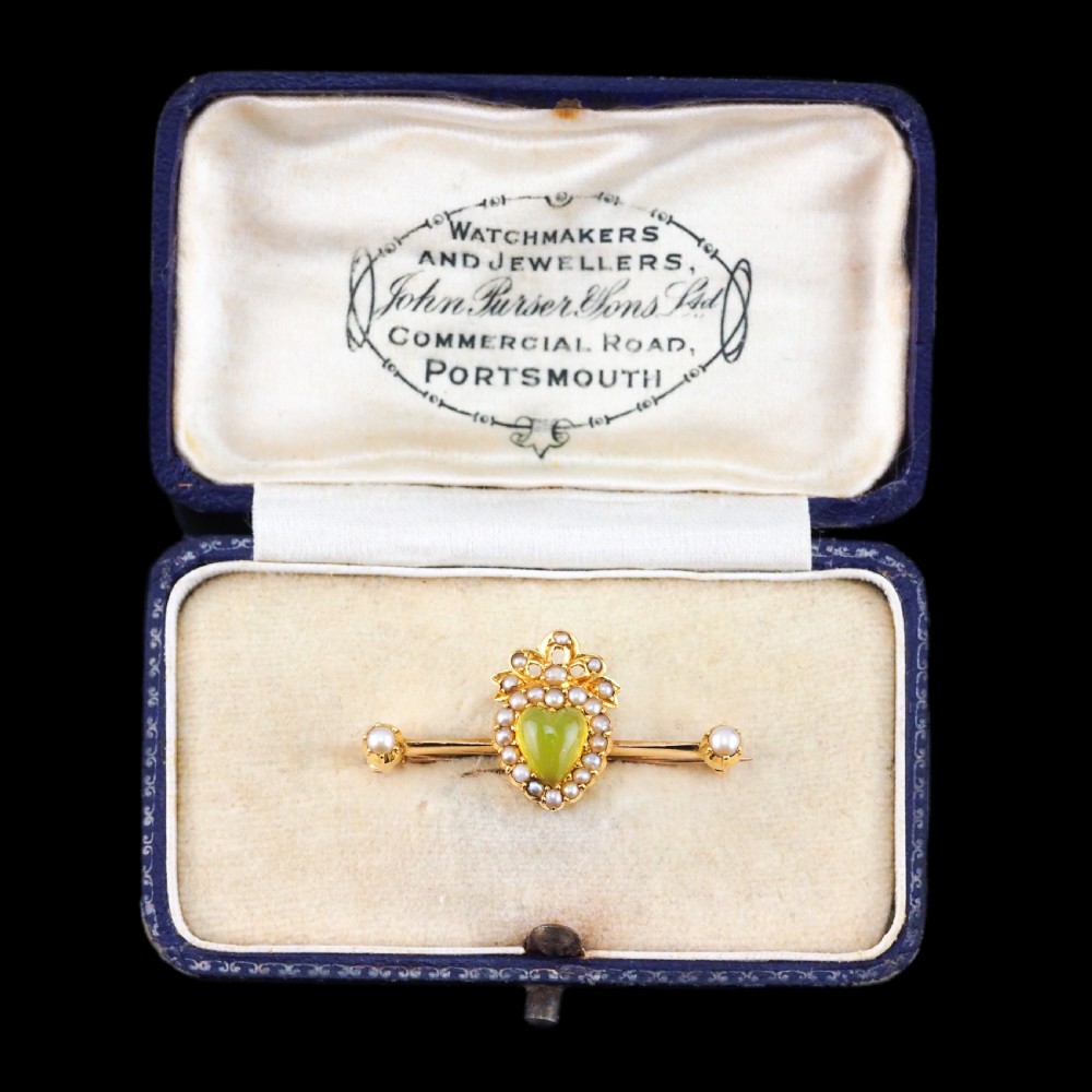 A late Victorian 15ct gold bar brooch featuring a central heart-shaped green chalcedony cabochon framed by seed pearls. View XII