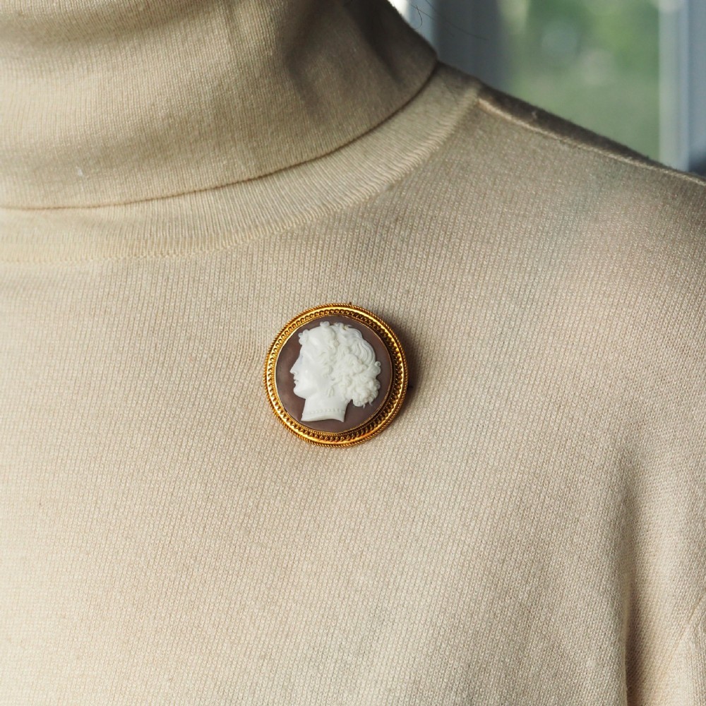 Antique Victorian Cameo 18ct Gold Brooch/Pendant Necklace - c.1880 View V
