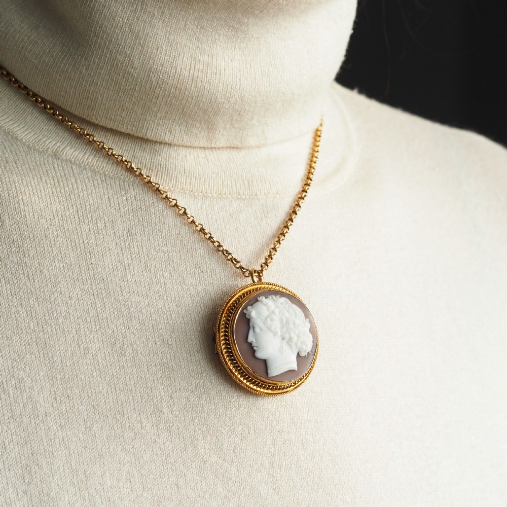 Antique Victorian Cameo 18ct Gold Brooch/Pendant Necklace - c.1880 View IX