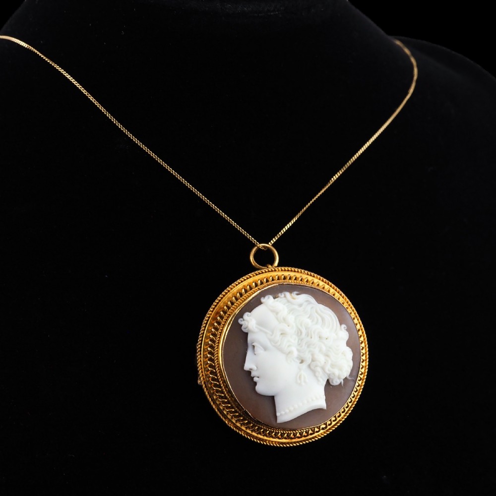 Antique Victorian Cameo 18ct Gold Brooch/Pendant Necklace - c.1880 View XVI