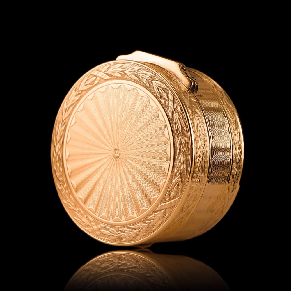 Antique French Solid Silver Gilt Snuff Box / Circular Box with Engine Turned/Guilloche Decoration - 19th c. View XI