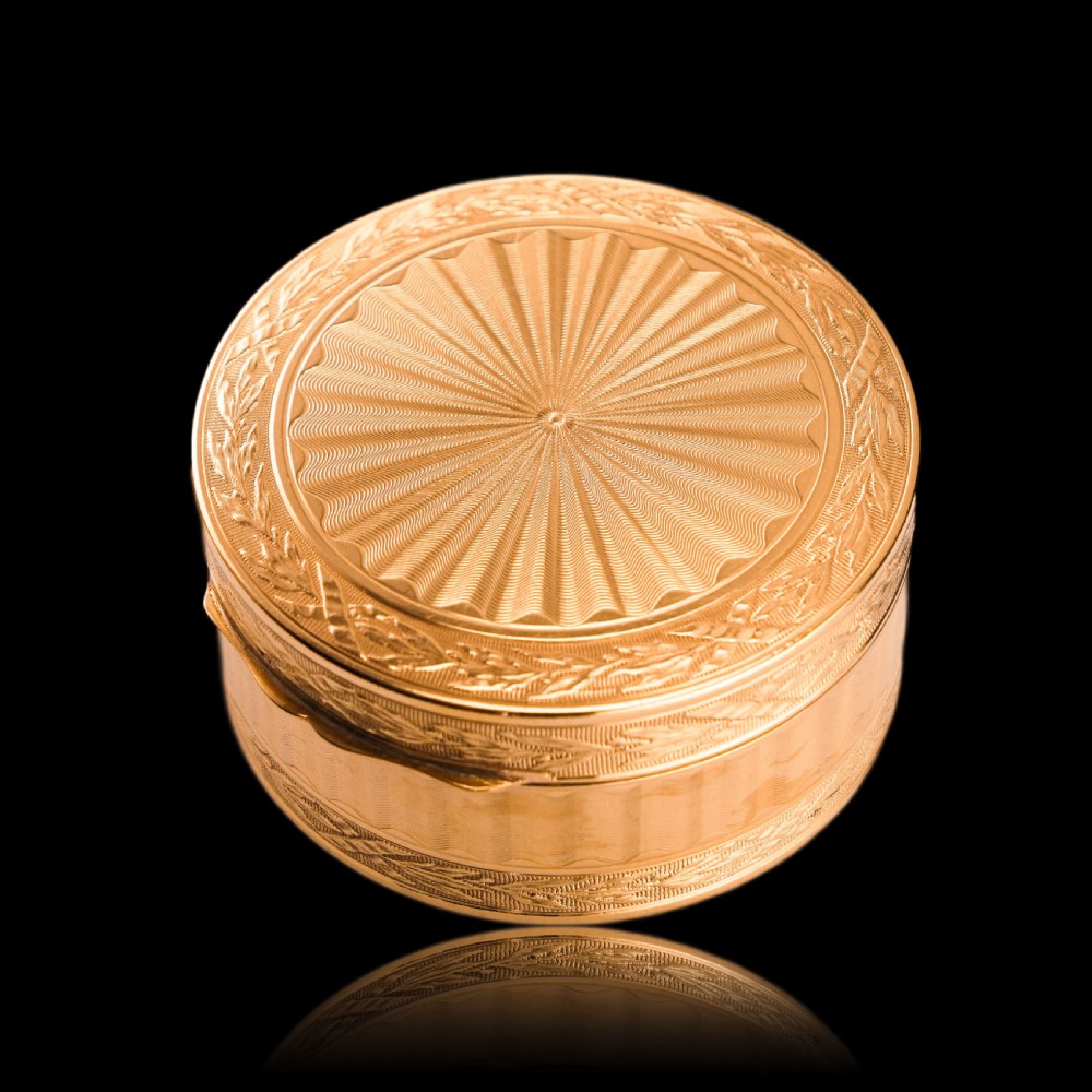 Antique French Solid Silver Gilt Snuff Box / Circular Box with Engine Turned/Guilloche Decoration - 19th c. View XV