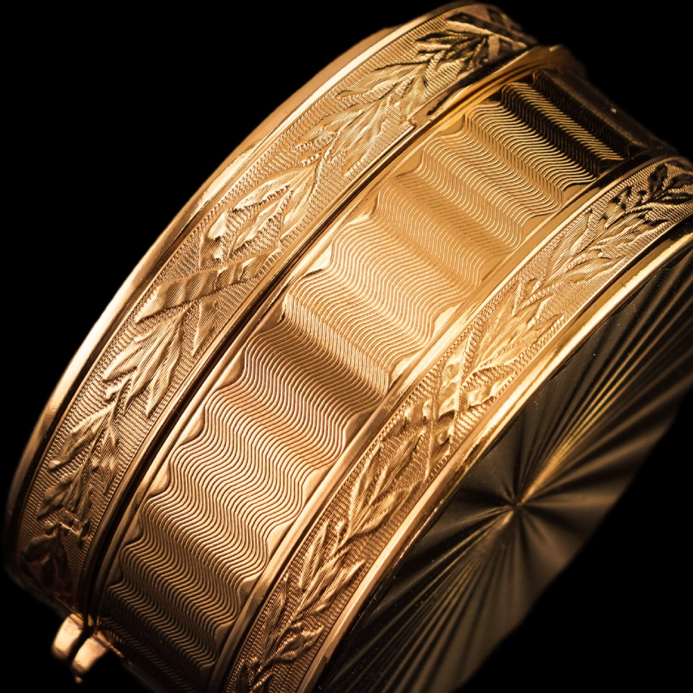 Antique French Solid Silver Gilt Snuff Box / Circular Box with Engine Turned/Guilloche Decoration - 19th c. View XVIII