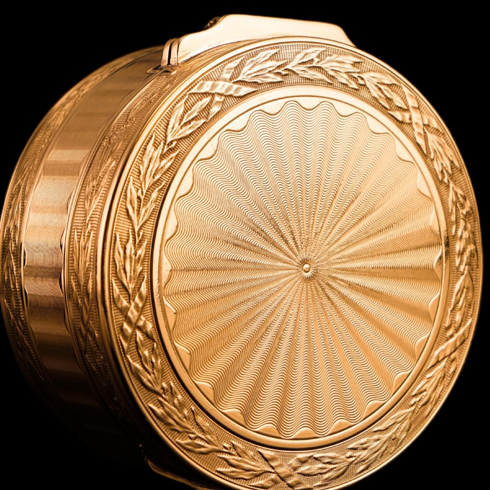 Antique French Solid Silver Gilt Snuff Box / Circular Box with Engine Turned/Guilloche Decoration - 19th c. View XXII