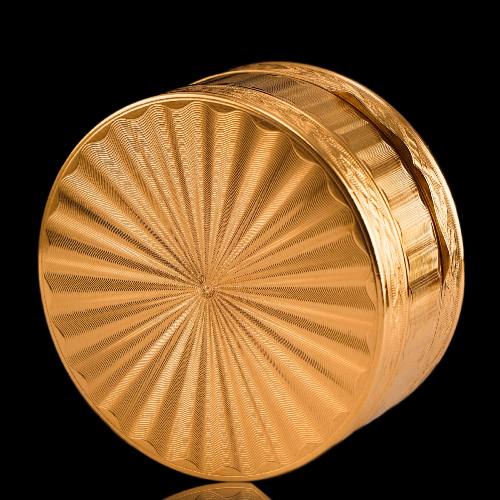 Antique French Solid Silver Gilt Snuff Box / Circular Box with Engine Turned/Guilloche Decoration - 19th c. View XXV