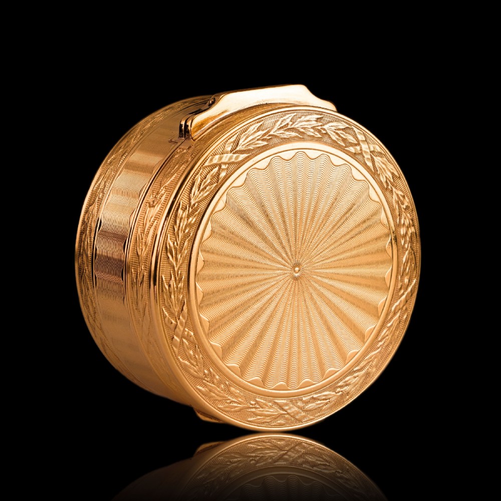 Antique French Solid Silver Gilt Snuff Box / Circular Box with Engine Turned/Guilloche Decoration - 19th c. View XXVI