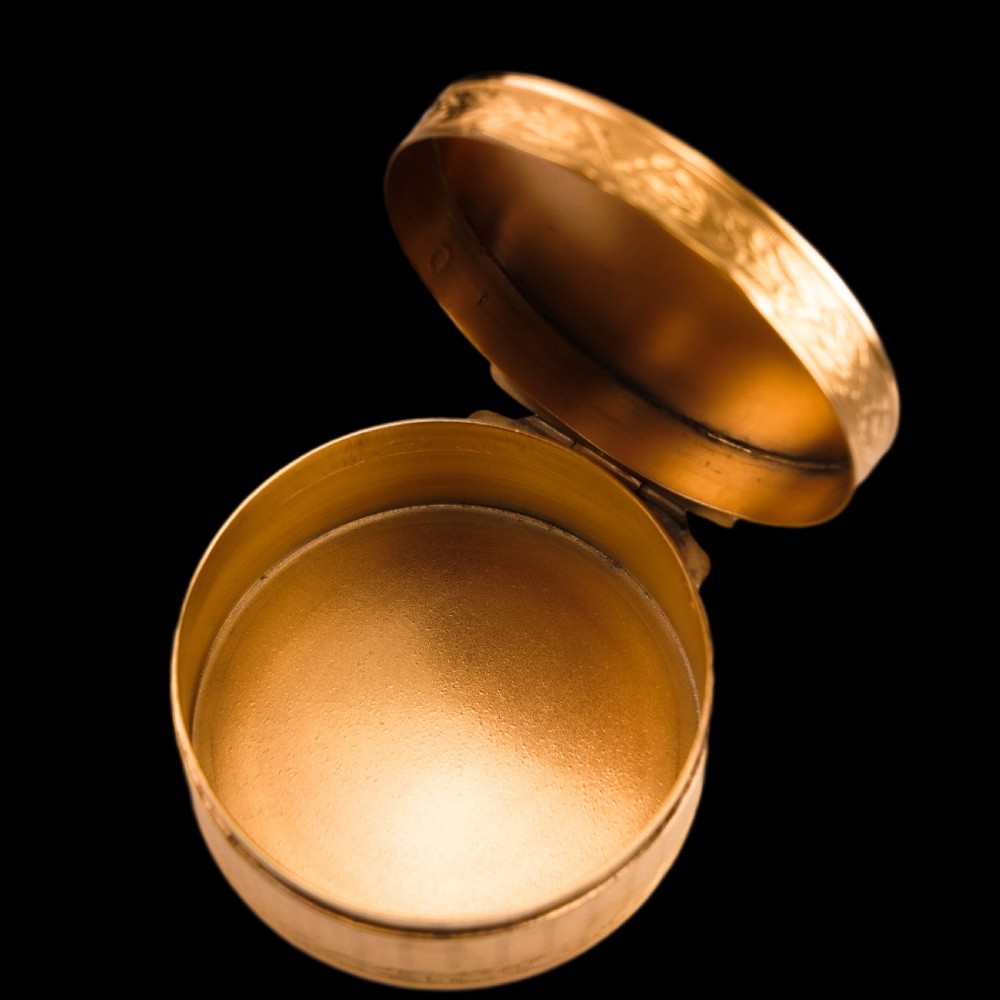 Antique French Solid Silver Gilt Snuff Box / Circular Box with Engine Turned/Guilloche Decoration - 19th c. View XXIX