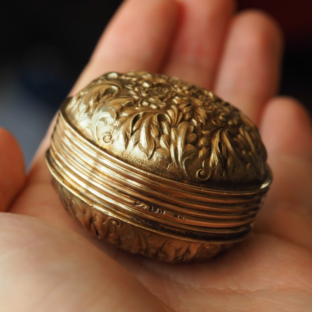 Antique Georgian Silver Gilt Snuff Box Spherical/Circular with Acanthus & Vine Decorations - John Bettridge 1823 View XII