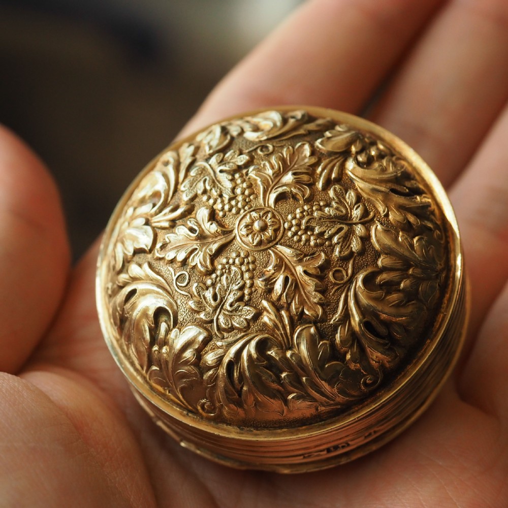 Antique Georgian Silver Gilt Snuff Box Spherical/Circular with Acanthus & Vine Decorations - John Bettridge 1823 View XIII
