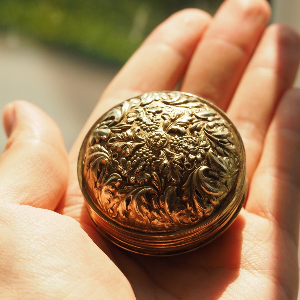 Antique Georgian Silver Gilt Snuff Box Spherical/Circular with Acanthus & Vine Decorations - John Bettridge 1823 View XIV