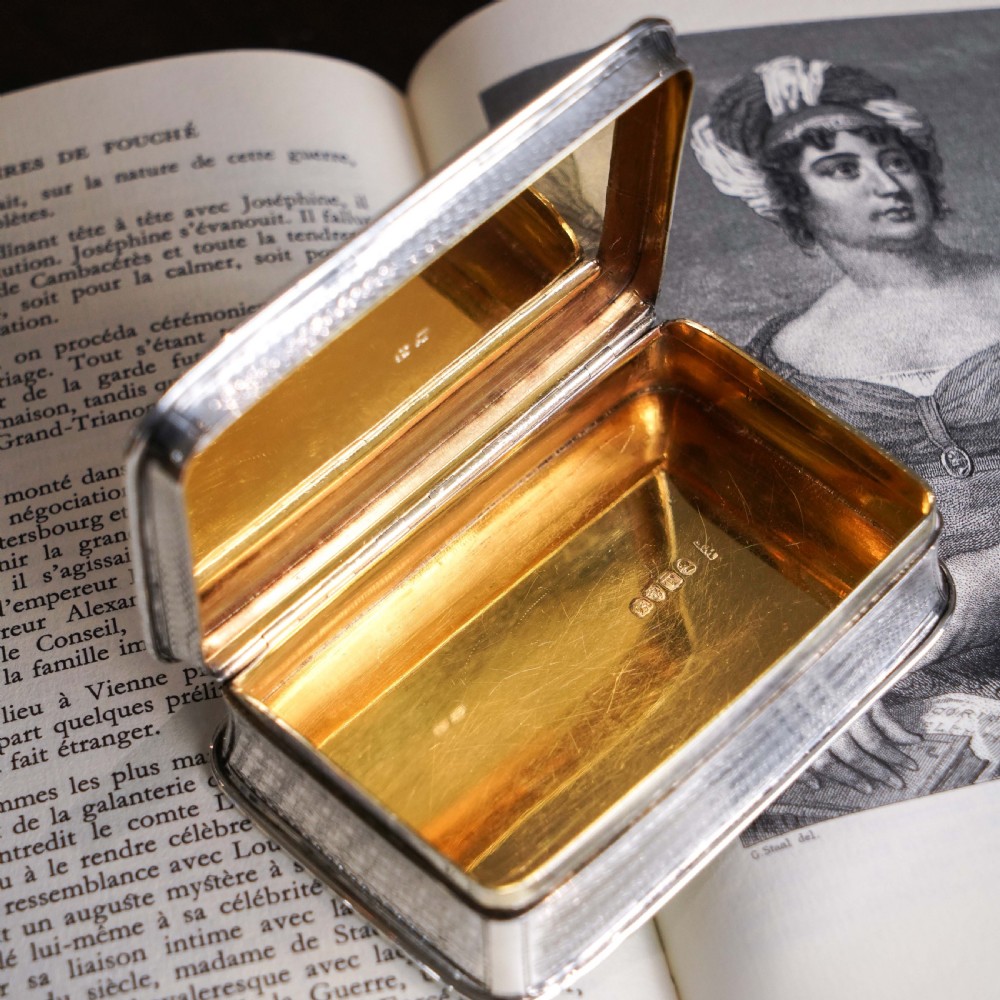 Large Antique Georgian Solid Silver Snuff Box with Engine Turned Motifs - London 1814 View II