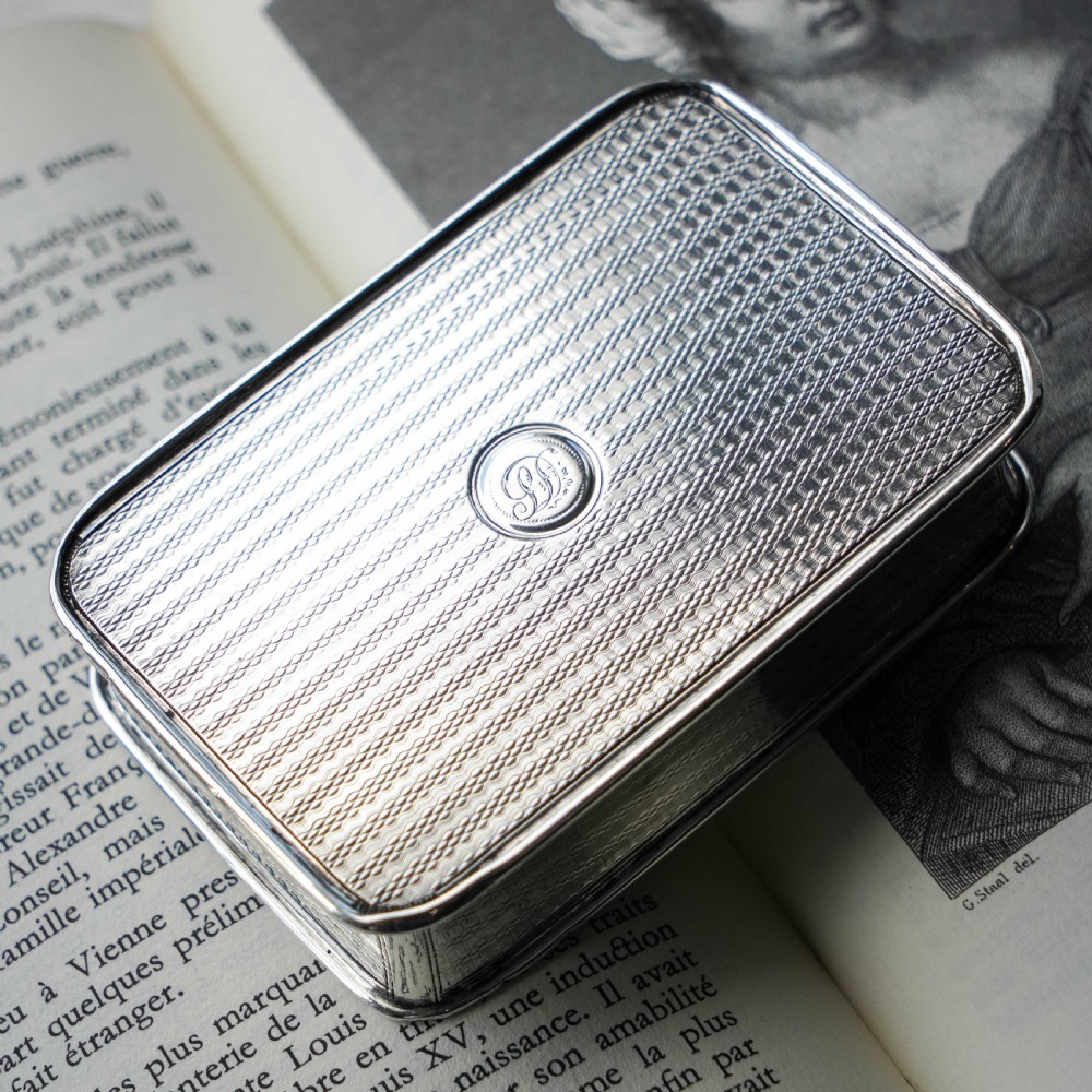 Large Antique Georgian Solid Silver Snuff Box with Engine Turned Motifs - London 1814 View VII