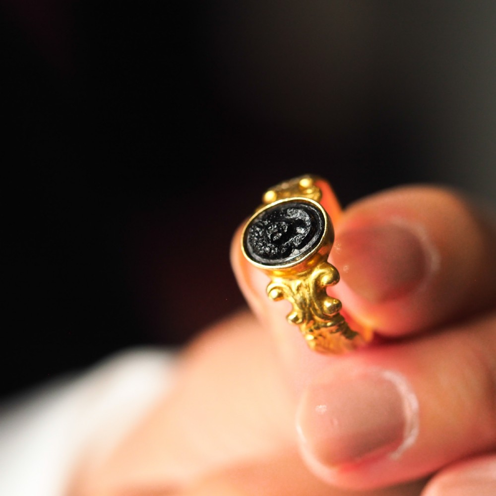 Antique Georgian/Victorian Cameo Ring Roman Style 18ct Gold - Early 19th Century View XV