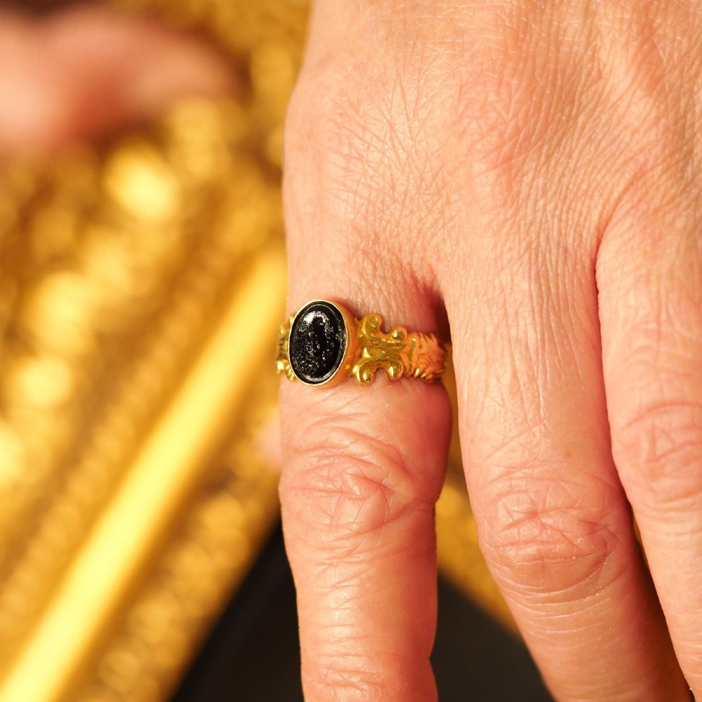 Antique Georgian/Victorian Cameo Ring Roman Style 18ct Gold - Early 19th Century View XVI