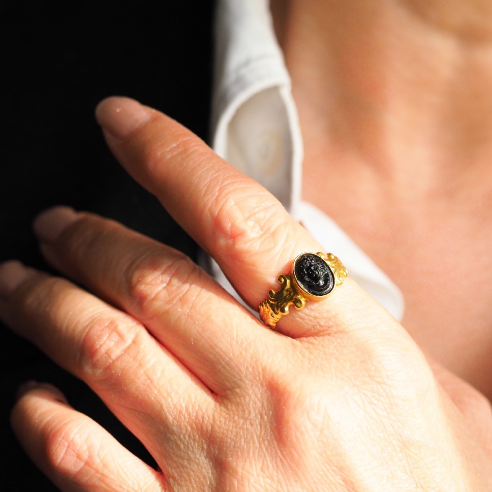 Antique Georgian/Victorian Cameo Ring Roman Style 18ct Gold - Early 19th Century View XVIII