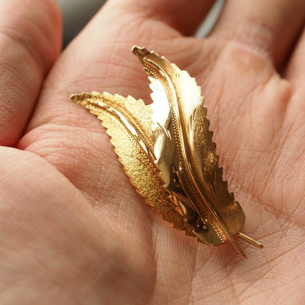 A Stylish 18ct Gold Feather Brooch With Twin Textured Design View III