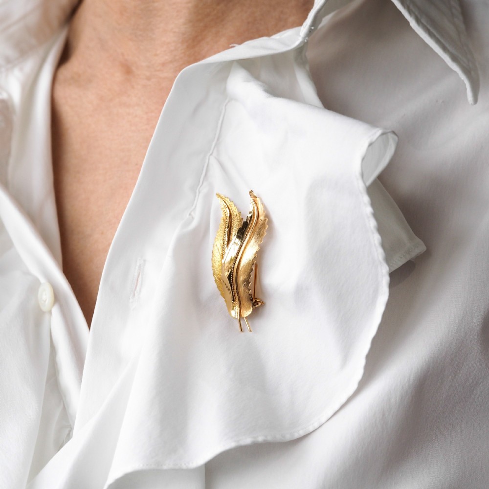 A Stylish 18ct Gold Feather Brooch With Twin Textured Design View X
