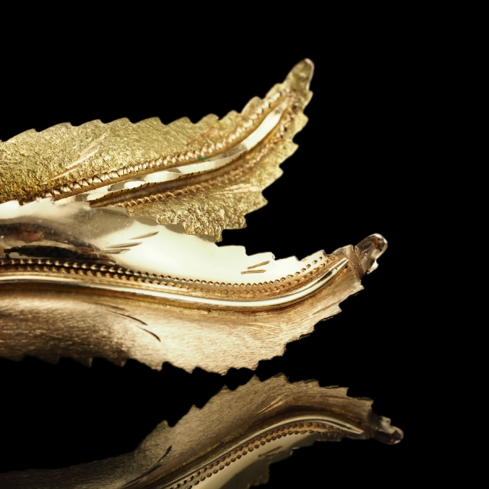 A Stylish 18ct Gold Feather Brooch With Twin Textured Design View XII