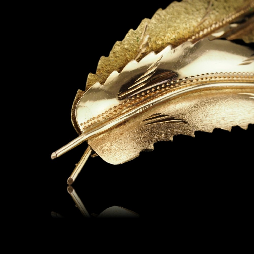A Stylish 18ct Gold Feather Brooch With Twin Textured Design View XIII