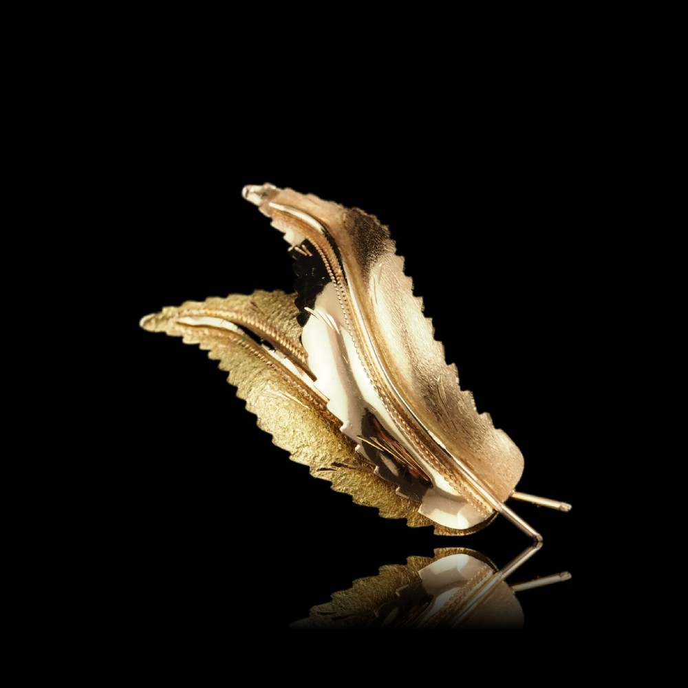 A Stylish 18ct Gold Feather Brooch With Twin Textured Design View XVIII