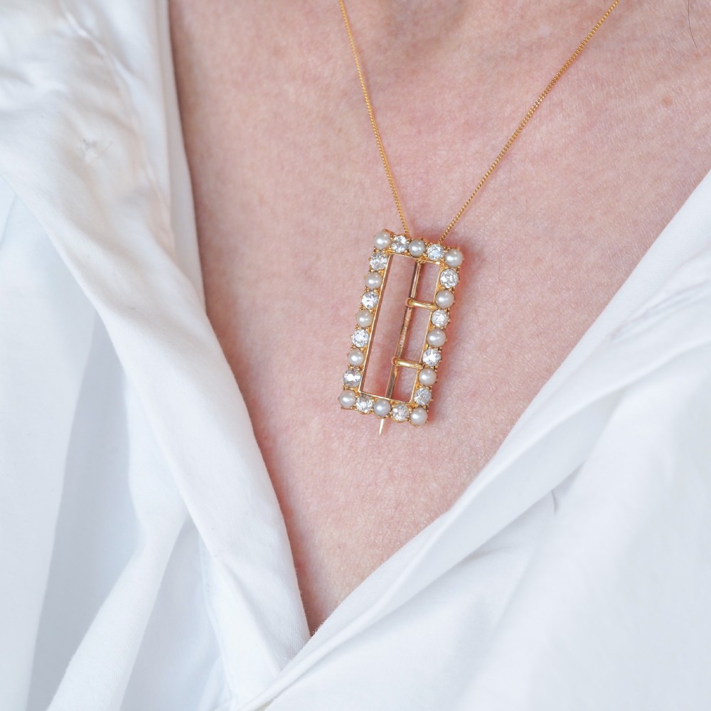 An antique Victorian rectangular buckle-shaped brooch in 18-carat yellow gold, set with alternating diamonds and natural pearls. View XI