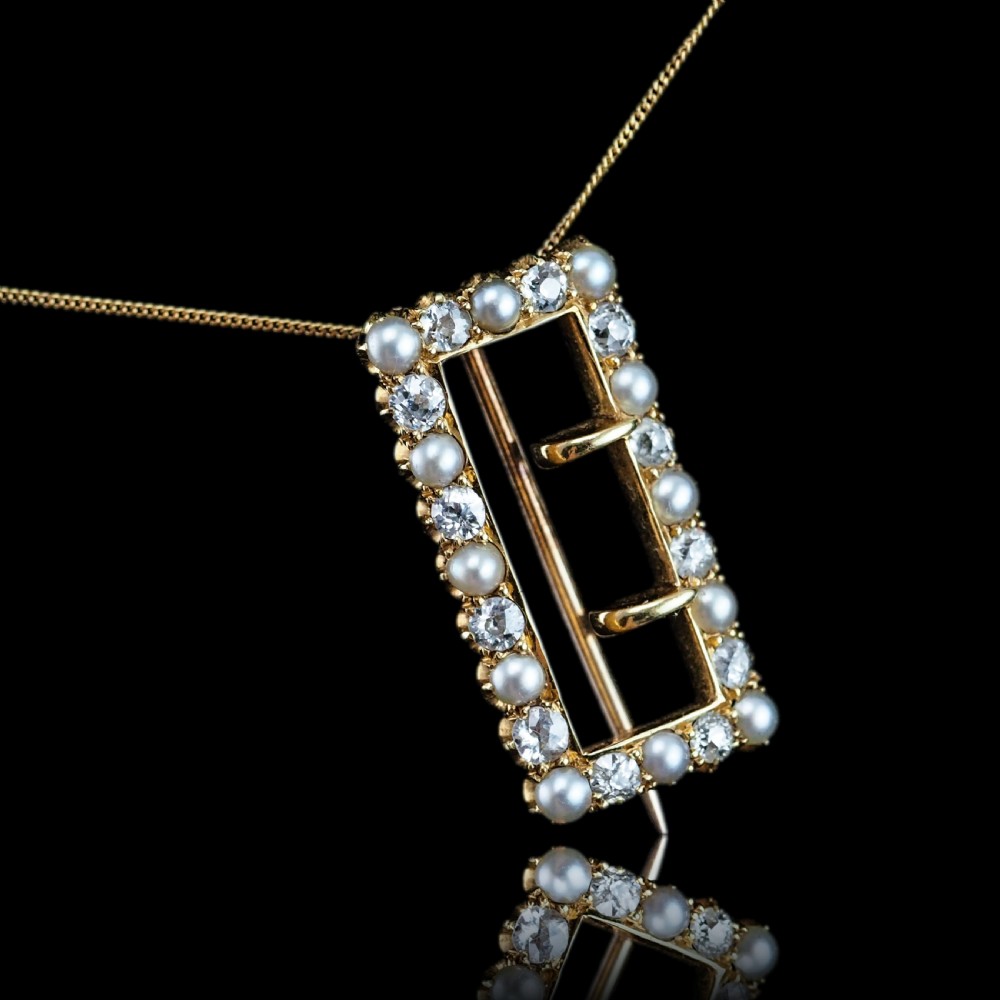 An antique Victorian rectangular buckle-shaped brooch in 18-carat yellow gold, set with alternating diamonds and natural pearls. View XII