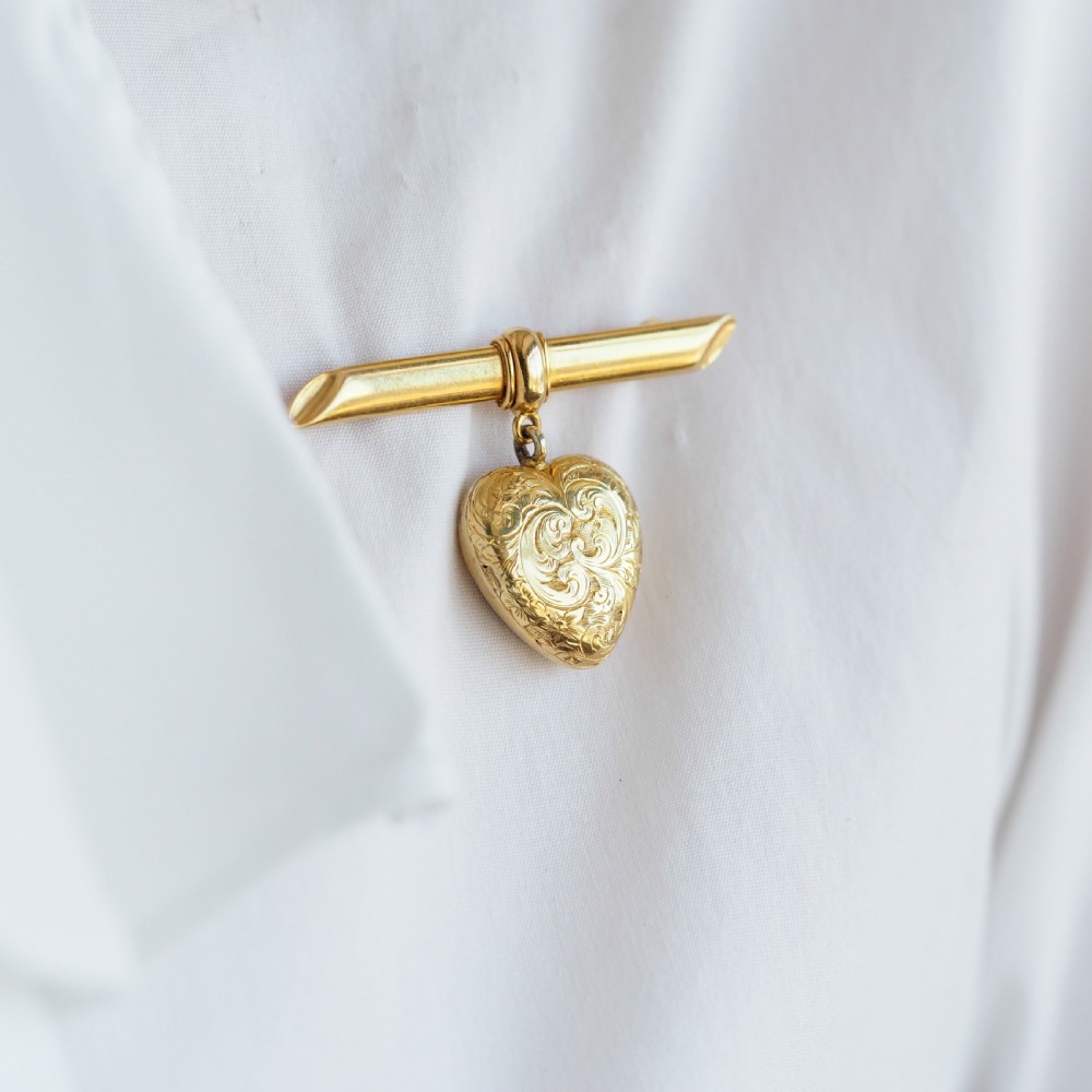 Antique Victorian 'Puffy' Heart Brooch 18K Gold with Wonderful Engravings c.1890 View II