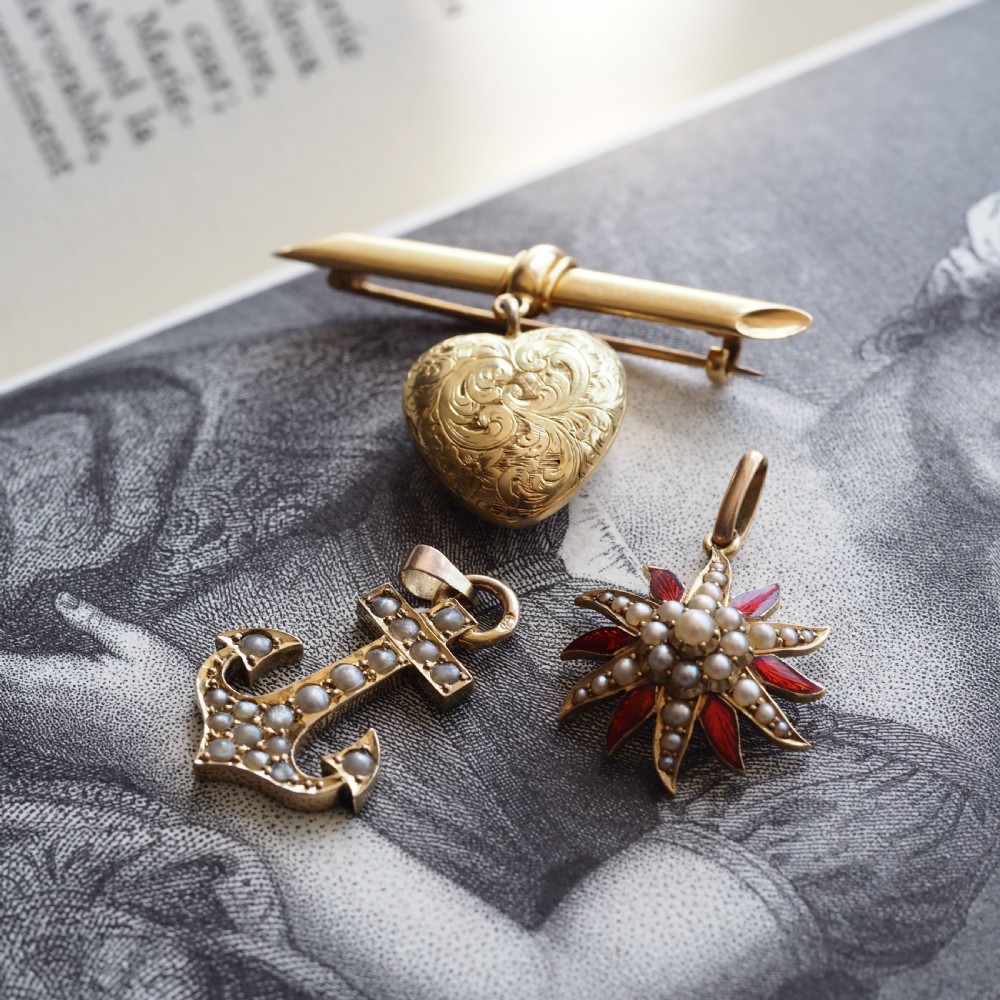 Antique Victorian 'Puffy' Heart Brooch 18K Gold with Wonderful Engravings c.1890 View XIX